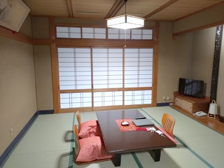 「泉都」の室内の様子
