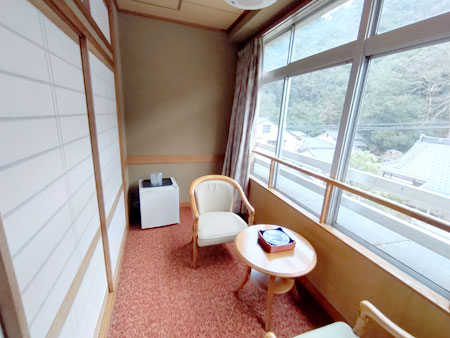「広縁(ひろえん)」の様子