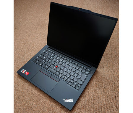 Lenovo のノートパソコンの外観