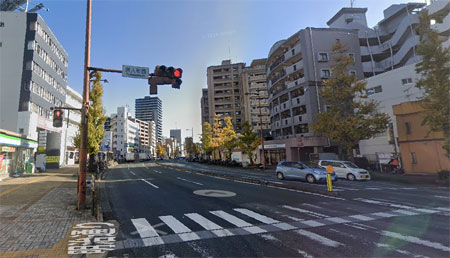 交差点「唐人町西」を北に向かう